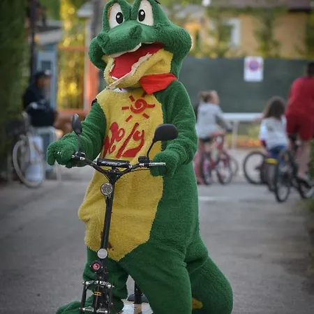 Parco vacanze Villaggio Holiday *