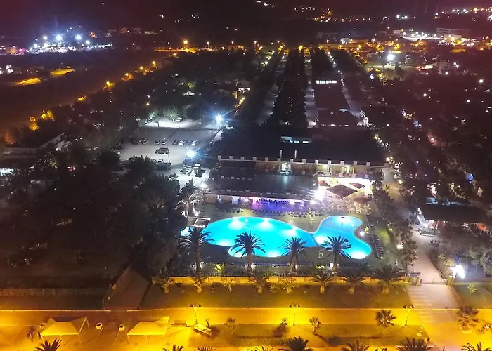 Villaggio Holiday פארק נופש *